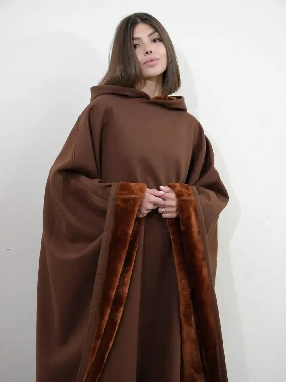 FleeceGuard™ – Ultra-Soft Thermal Hooded Cloak for Cozy Warmth